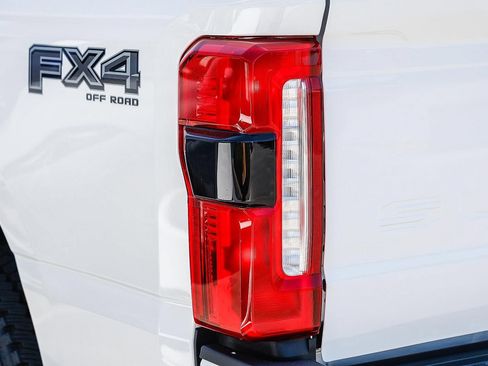 Used 2025 Ford F350 Lariat w/ Black Appearance Package AWD/4WD image 8