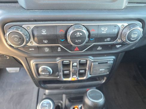 Used 2023 Jeep Gladiator Sport image 14