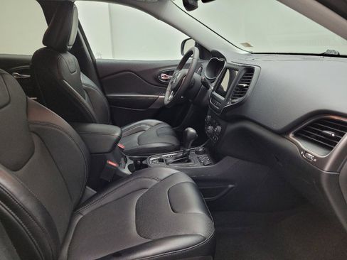 Used 2022 Jeep Cherokee Latitude Lux w/ Sun & Sound Group AWD/4WD image 21