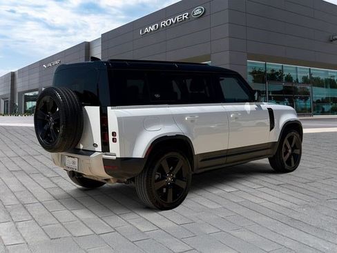 Used 2022 Land Rover Defender 110 S AWD/4WD image 5