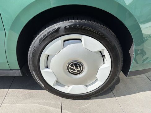 Certified 2025 Volkswagen ID. Buzz 1st Edition RWD image 6