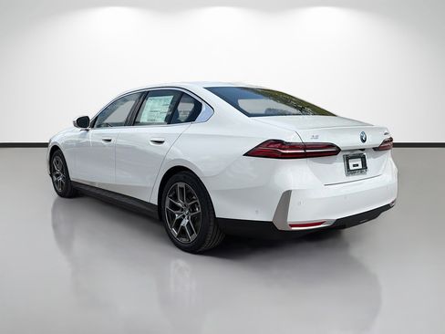 New 2026 BMW i5 eDrive40 image 5