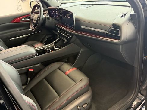 Used 2024 Chevrolet Traverse RS FWD image 16