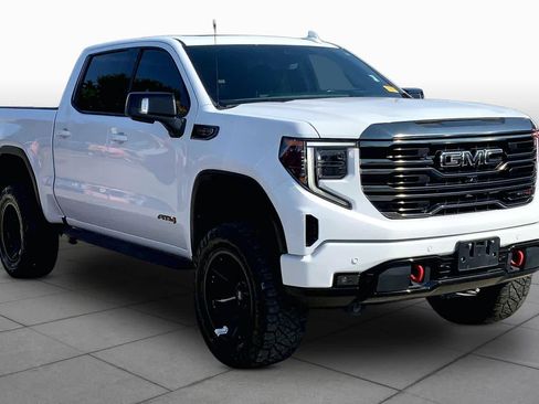 Used 2022 GMC Sierra 1500 AT4 w/ Technology Package AWD/4WD image 3