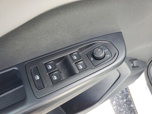 Certified 2024 Volkswagen Taos SE image 22