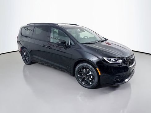New 2026 Chrysler Pacifica Select w/ S Appearance Package image 1