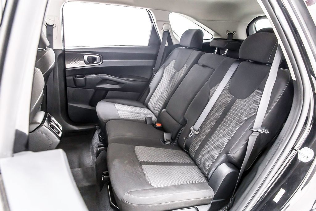 Used 2023 Kia Sorento LX FWD image 28