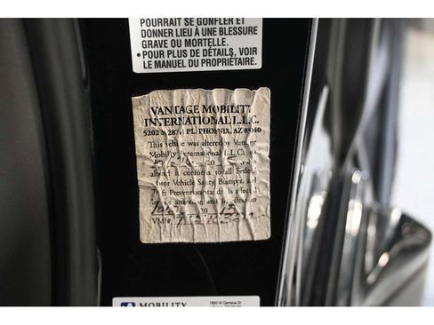 Used 2015 Toyota Sienna LE image 23