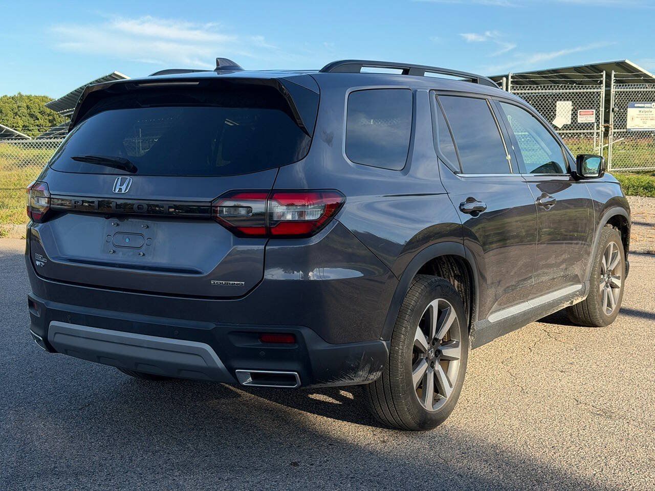 Used 2023 Honda Pilot Touring image 4