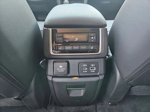 Used 2025 Subaru Ascent Touring w/ Popular Package #1 AWD/4WD image 19