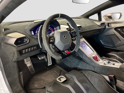 Used 2023 Lamborghini Huracan STO image 9