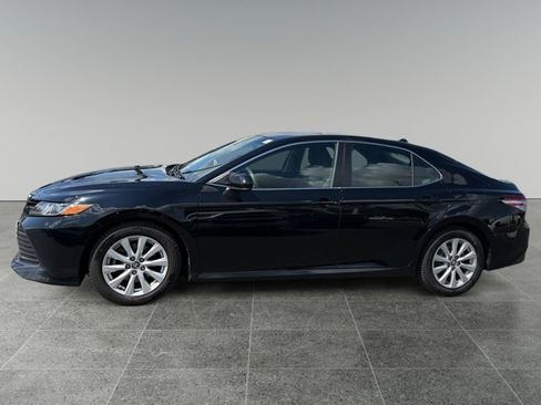Used 2020 Toyota Camry LE FWD image 3