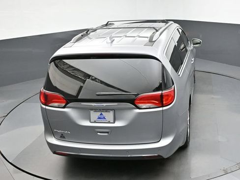 Used 2018 Chrysler Pacifica Touring-L w/ Advanced Safetytec Group FWD image 21