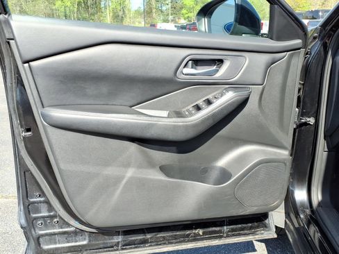 Used 2024 Nissan Rogue SV image 4