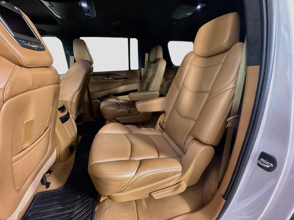 Used 2017 Cadillac Escalade ESV Platinum AWD/4WD image 30