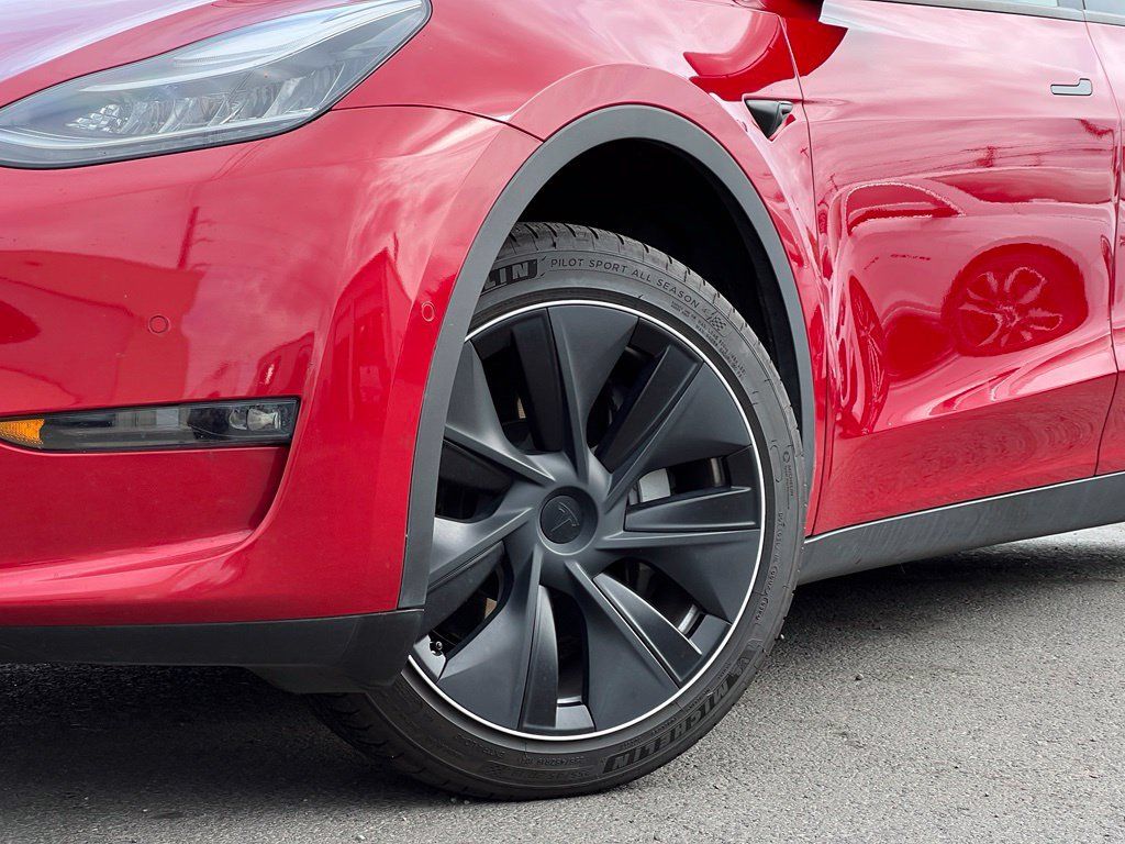 Used 2021 Tesla Model Y Long Range AWD/4WD image 2