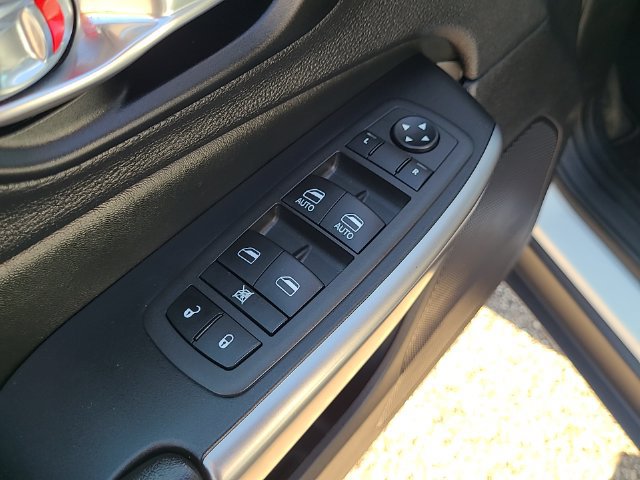 Used 2022 Jeep Cherokee Latitude Lux w/ Sun & Sound Group AWD/4WD image 12