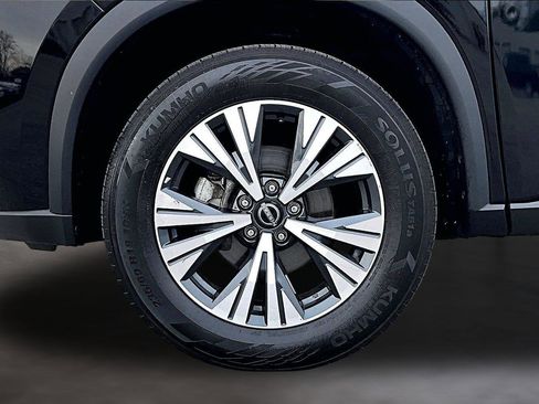 Used 2023 Nissan Rogue SV image 10