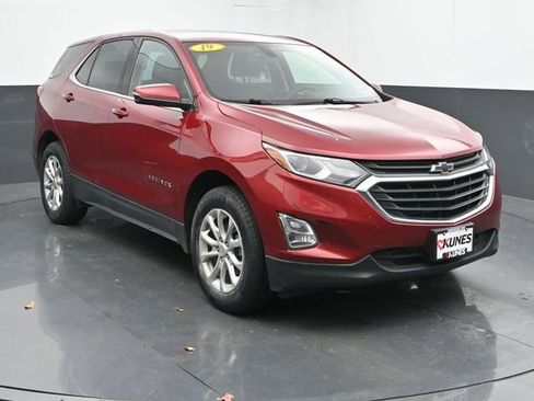 Used 2019 Chevrolet Equinox LT image 2