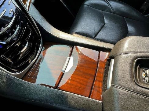 Used 2020 Cadillac Escalade Luxury AWD/4WD image 17