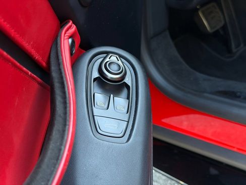Used 2022 Aston Martin V8 Vantage Coupe RWD image 32