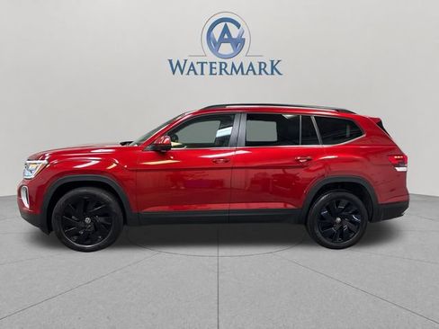 Used 2024 Volkswagen Atlas SE AWD/4WD image 2