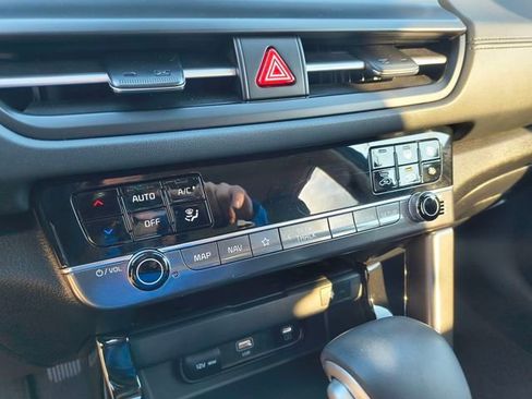 Certified 2024 Kia Seltos SX w/ SX Sunroof Package image 21