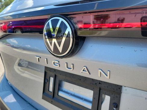 New 2026 Volkswagen Tiguan SE FWD image 14