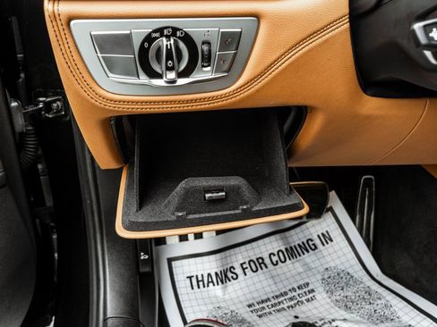 Used 2022 BMW 750i xDrive w/ Executive Package image 24