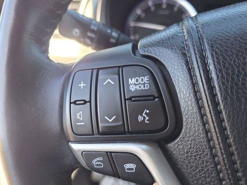 Used 2014 Toyota Highlander XLE image 26