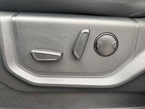 Used 2024 Ford Expedition XLT image 19