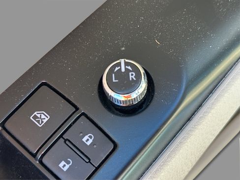 Used 2018 Toyota Camry XLE FWD image 45