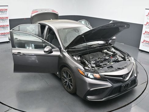 Used 2024 Toyota Camry SE image 37