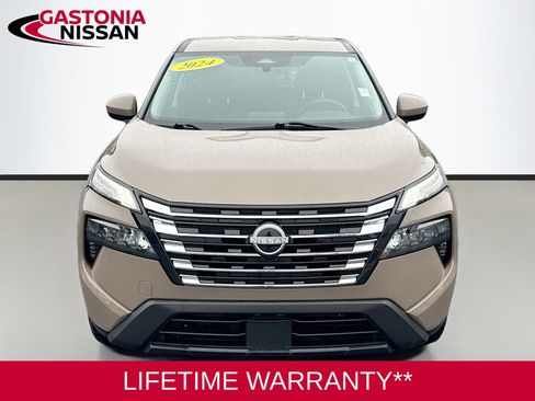 Used 2024 Nissan Rogue SV AWD/4WD image 2