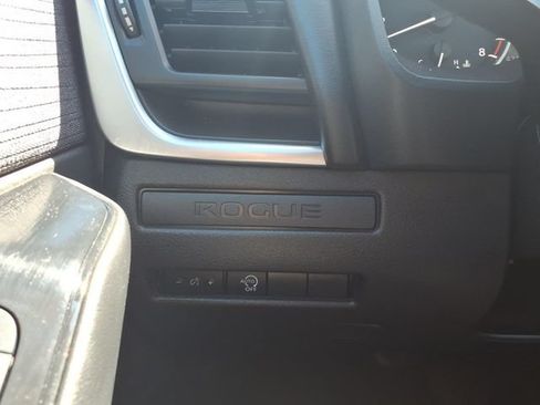 Used 2023 Nissan Rogue S AWD/4WD image 13