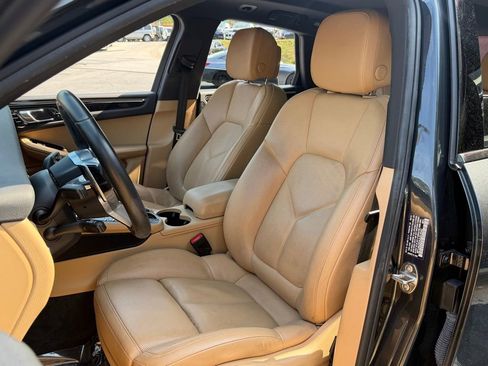 Used 2018 Porsche Macan image 26