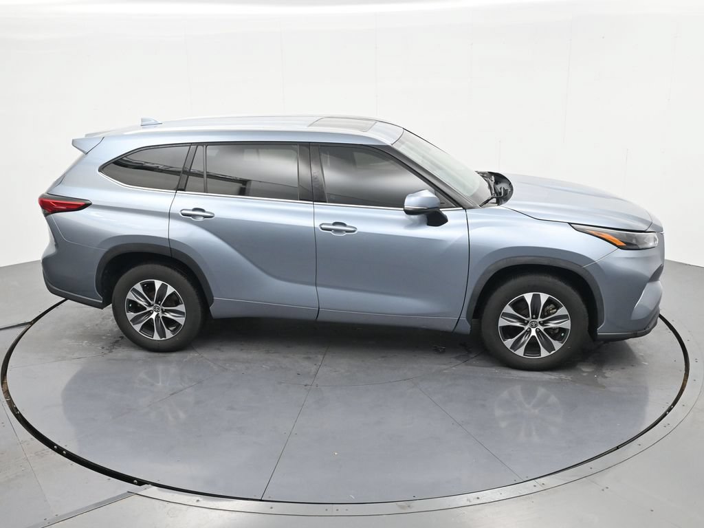 Used 2022 Toyota Highlander XLE FWD image 23