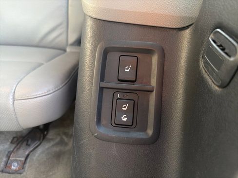 Used 2010 Toyota Sequoia Platinum image 22