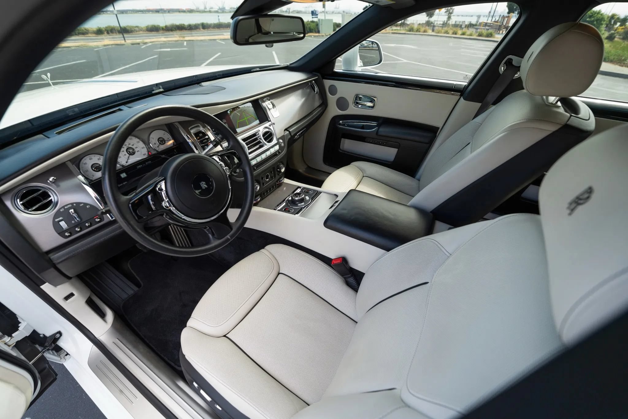 Used 2018 Rolls-Royce Ghost RWD image 19