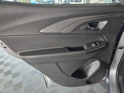 Used 2025 Chevrolet TrailBlazer LT AWD/4WD image 35