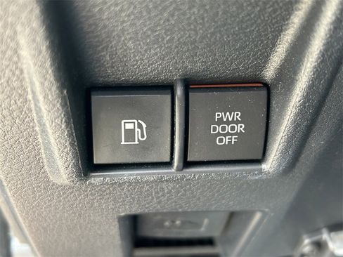 Used 2021 Toyota Sienna Platinum image 33