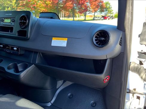 Used 2025 Mercedes-Benz Sprinter 2500 image 10