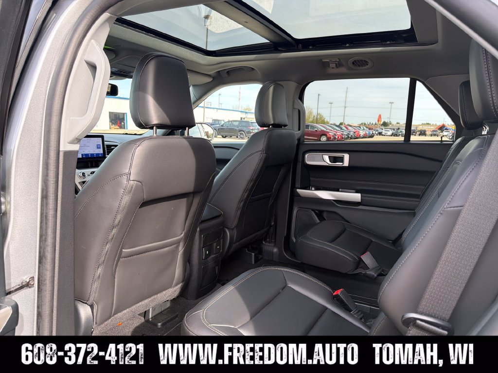 Used 2024 Ford Explorer XLT w/ Equipment Group 202A AWD/4WD image 28