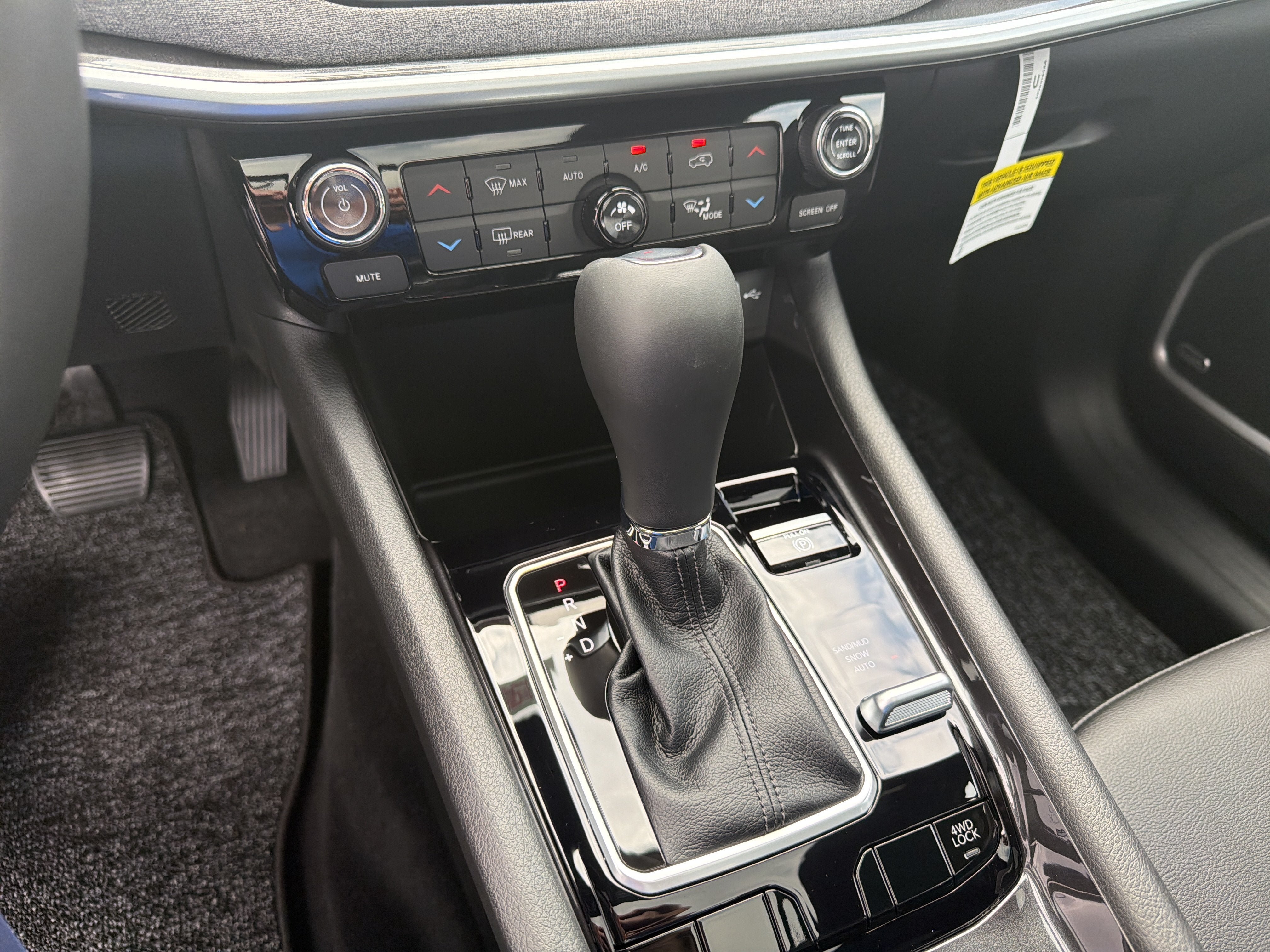 New 2026 Jeep Compass Latitude AWD/4WD image 32
