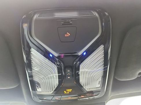 Used 2024 BMW X7 xDrive40i w/ Executive Package image 58