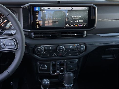 New 2025 Jeep Gladiator Sport image 13