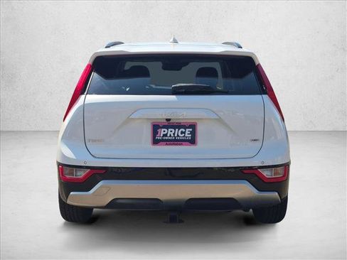 Used 2023 Kia Niro FWD image 6