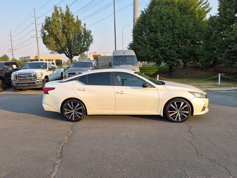 Used 2020 Nissan Altima 2.5 SR FWD image 2