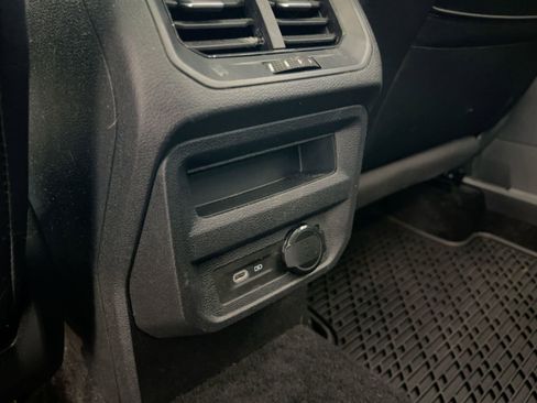 Used 2022 Volkswagen Tiguan SE w/ Panoramic Sunroof Package image 30