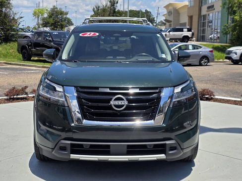 Used 2023 Nissan Pathfinder Platinum FWD image 2